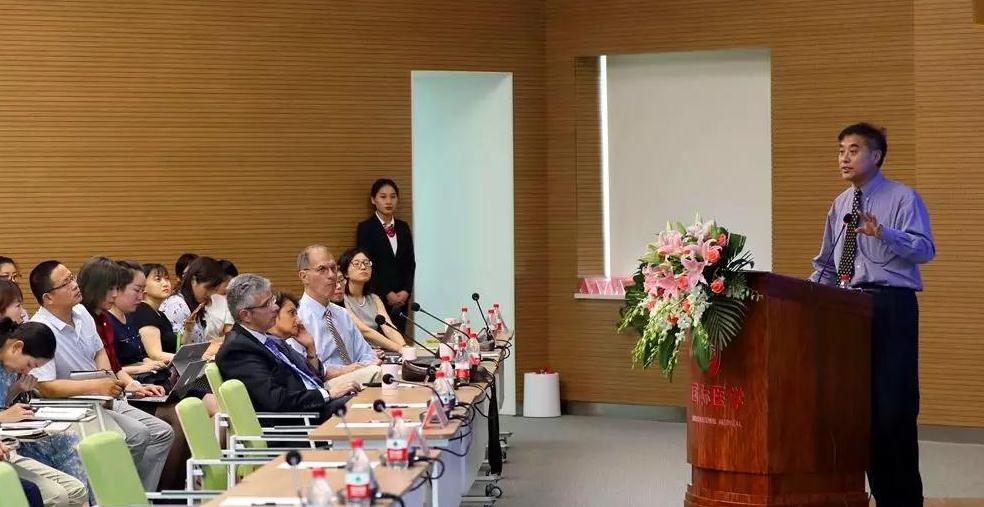 美國醫(yī)療專家走進西安國際醫(yī)學中心，開展國際醫(yī)療合作