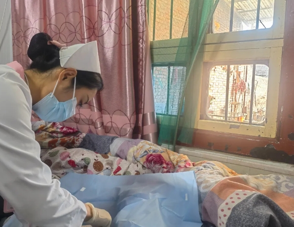 護(hù)理到家，愛(ài)不掉線—— “互聯(lián)網(wǎng)+護(hù)理上門”服務(wù)打造24小時(shí)溫馨守護(hù)！